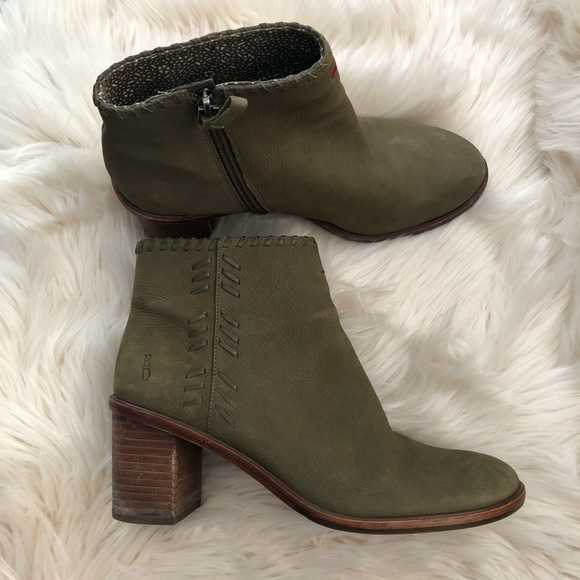 Ellen Degeneres Shoes - ED olive green nubuck ankle boots sz 10